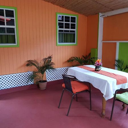 Salz Cozy Inn Roseau Exterior photo