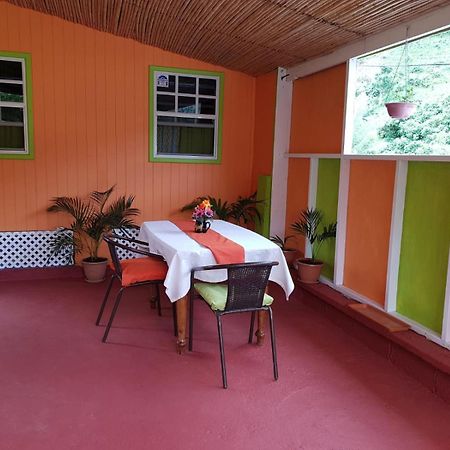 Salz Cozy Inn Roseau Exterior photo