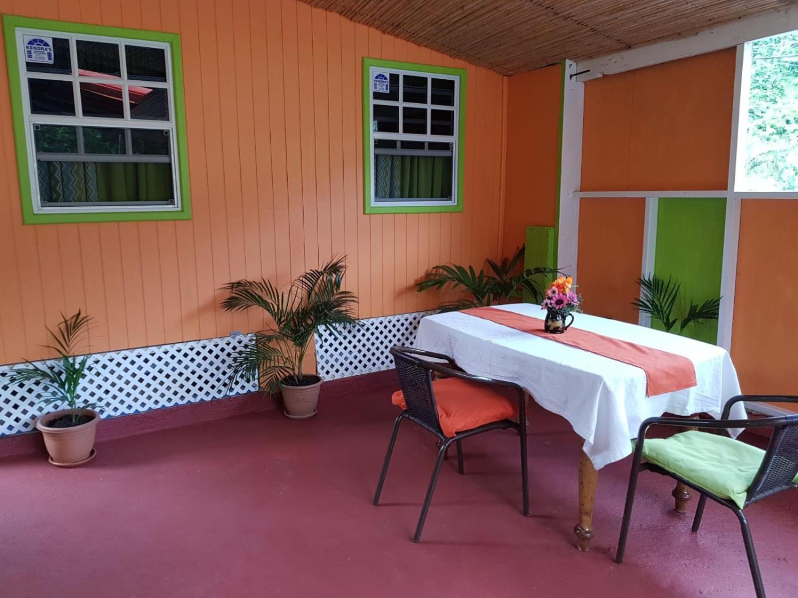 Salz Cozy Inn Roseau Exterior photo