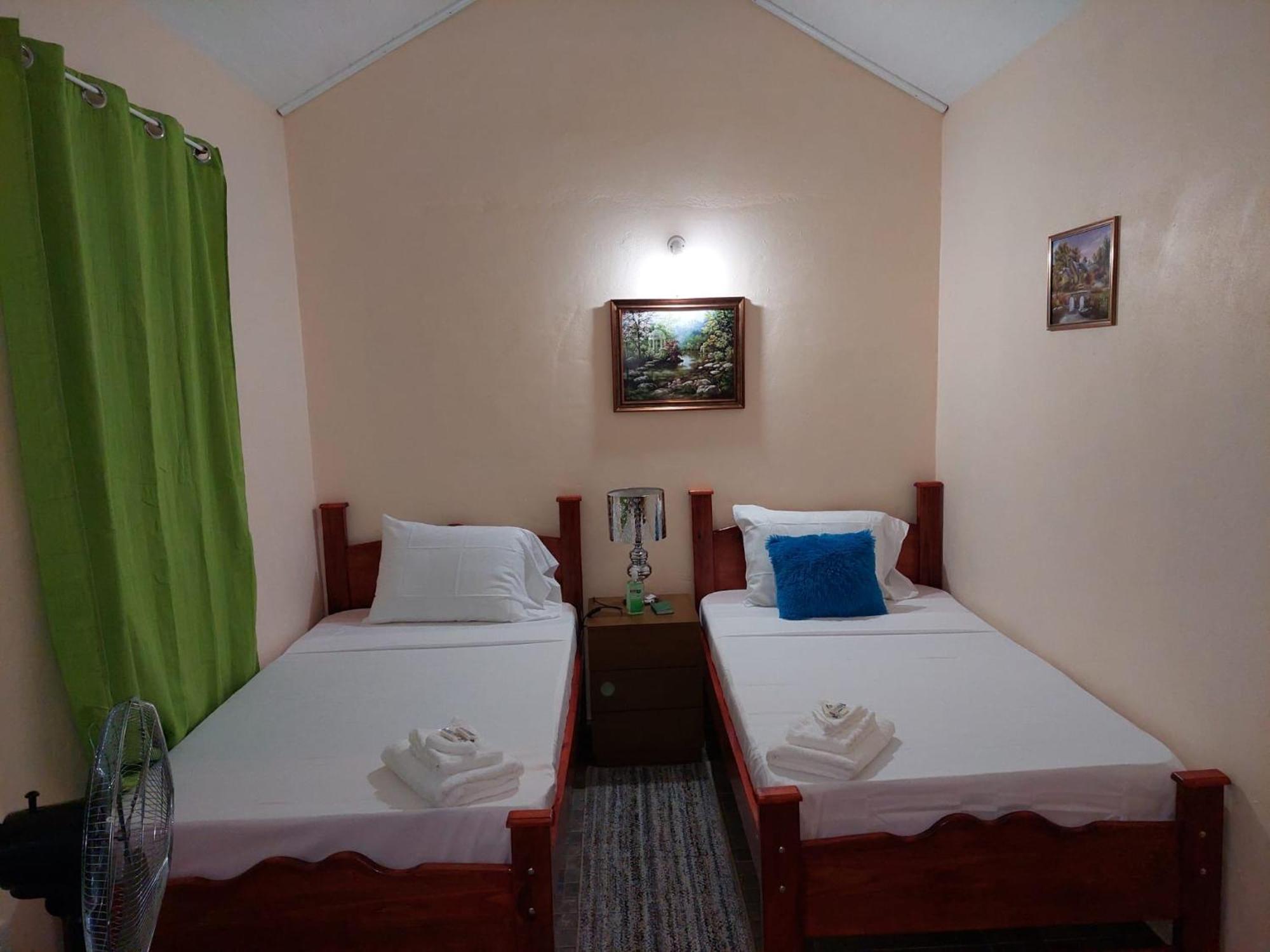 Salz Cozy Inn Roseau Exterior photo